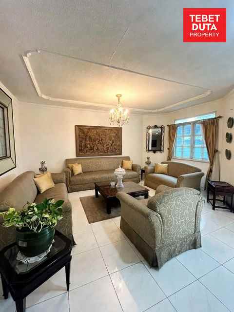 dijual rumah gudang peluru
