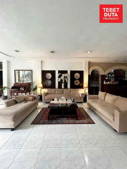 dijual rumah gudang peluru