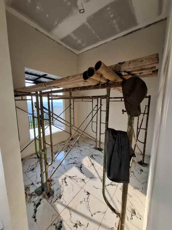 dijual rumah gunung pati
