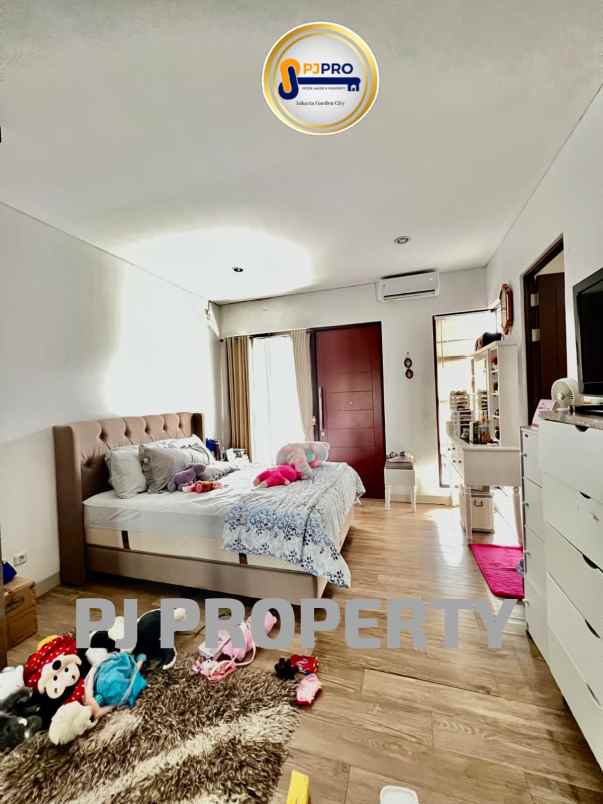 dijual rumah harapan indah cluster