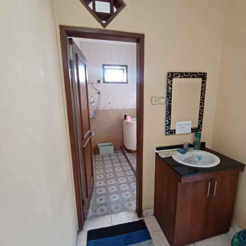 dijual rumah hook di legenda wisata cibubur