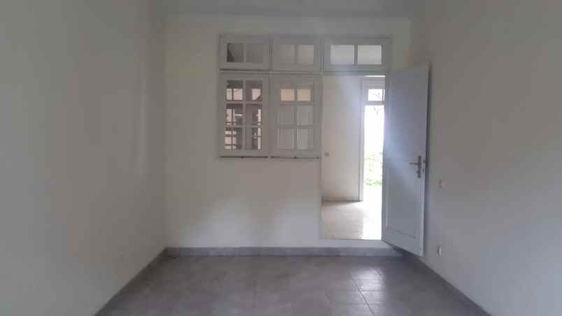 dijual rumah hook di legenda wisata cibubur