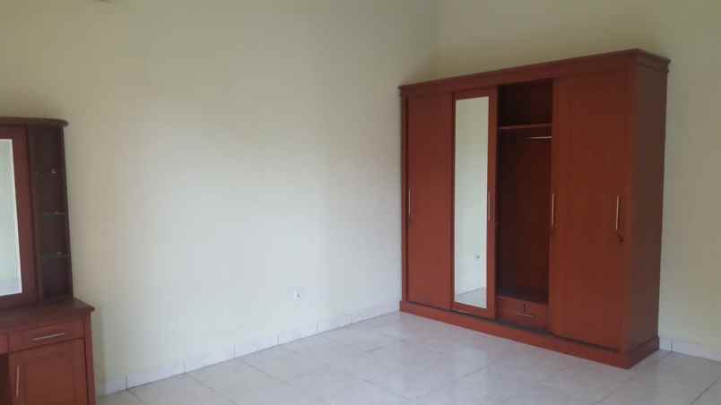 dijual rumah hook di legenda wisata cibubur