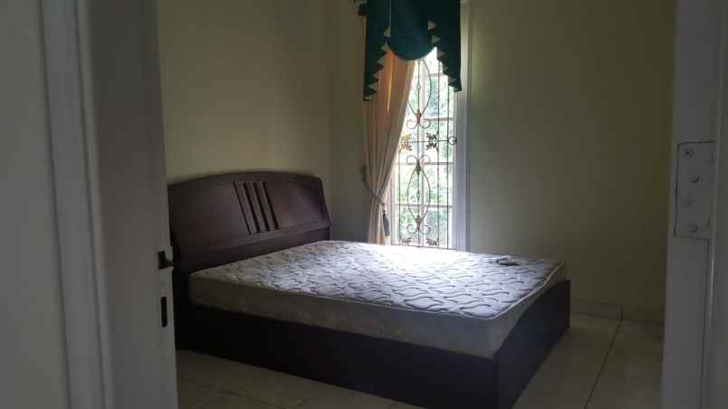 dijual rumah hook di legenda wisata cibubur