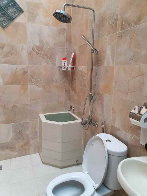 dijual rumah jadul aman asri