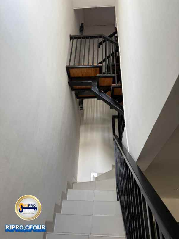 dijual rumah jakarta garden city