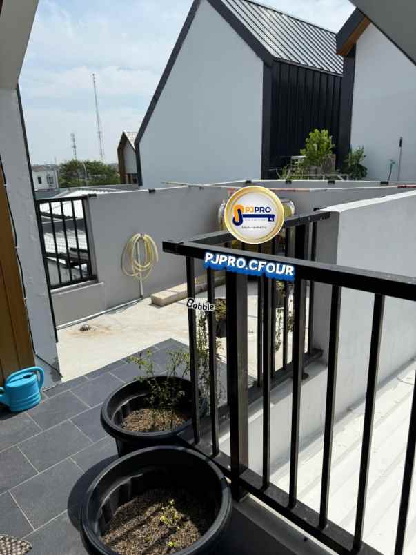 dijual rumah jakarta garden city