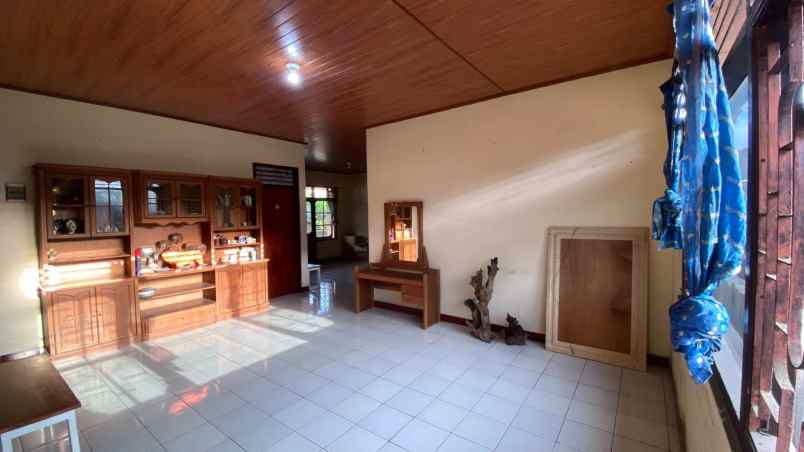 dijual rumah jalan akasia