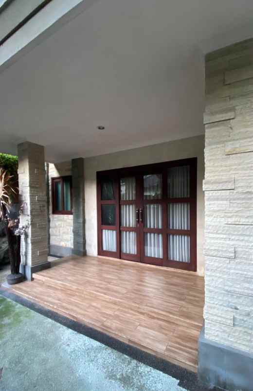dijual rumah jalan akasia