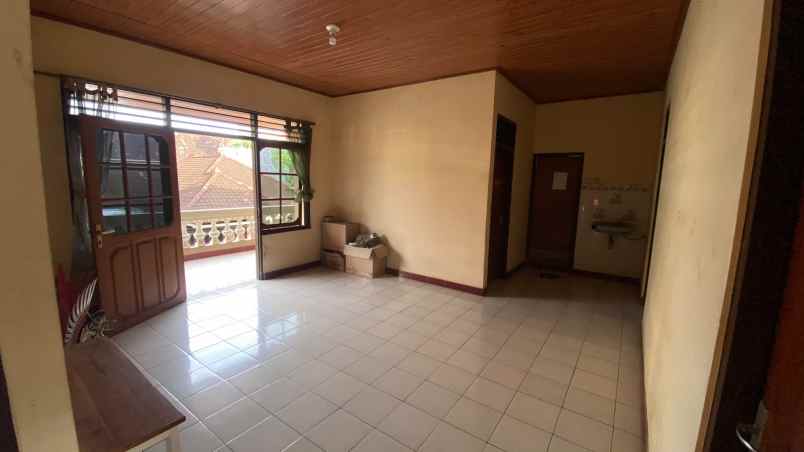 dijual rumah jalan akasia