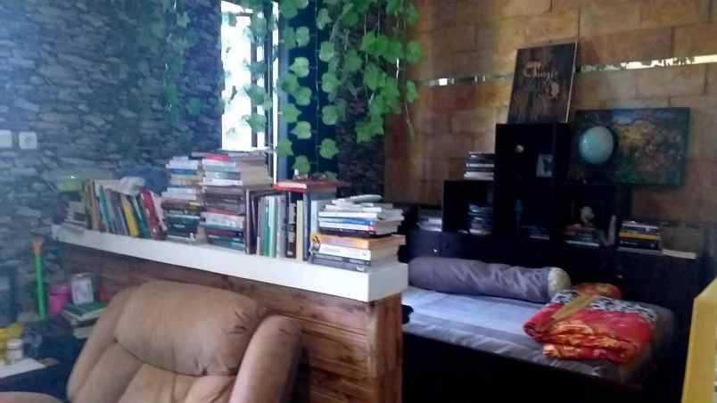 dijual rumah jalan babatan pratama