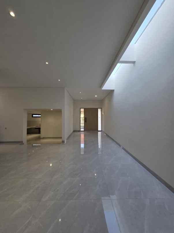 dijual rumah jalan kelapa puyuh