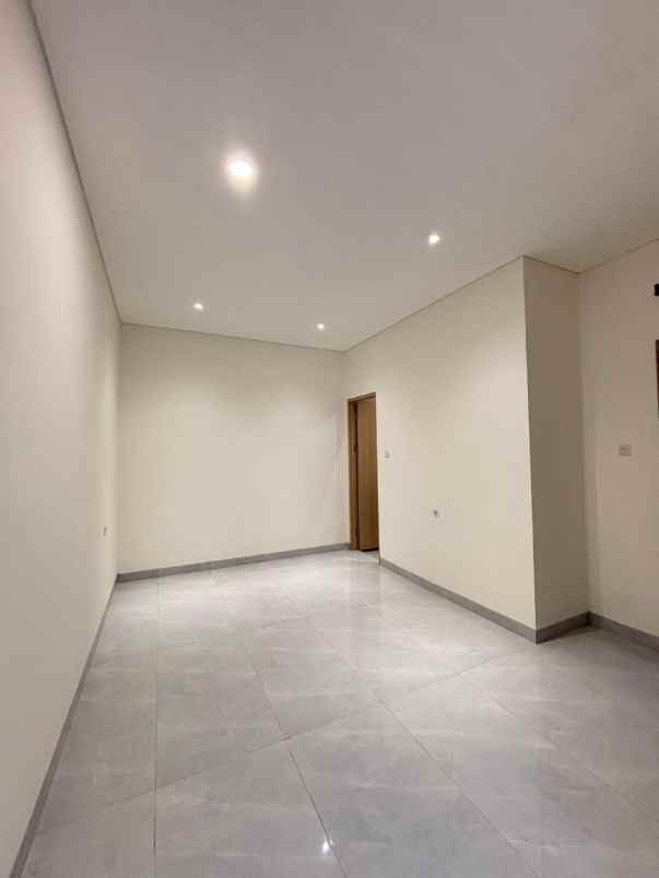 dijual rumah jalan kelapa puyuh