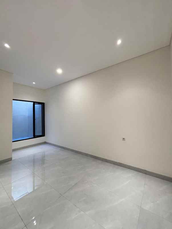 dijual rumah jalan kelapa puyuh