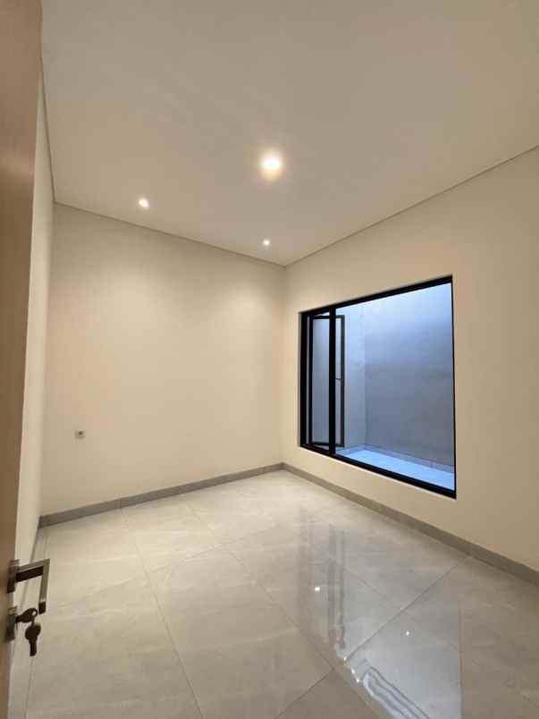 dijual rumah jalan kelapa puyuh