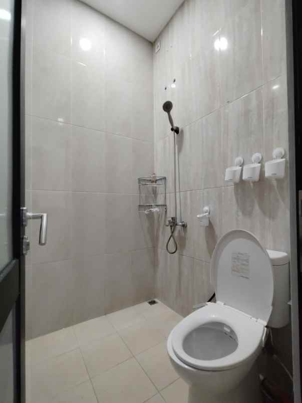 dijual rumah jalan mahkota ruby 136