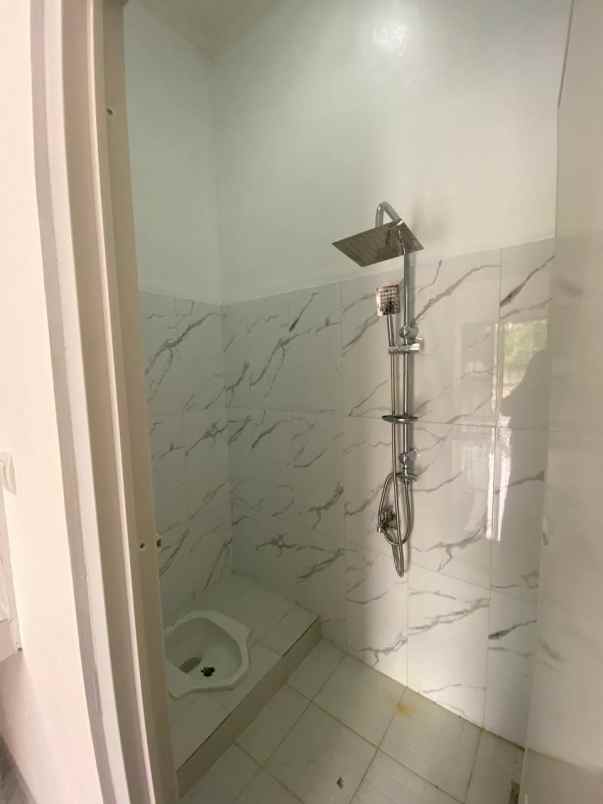 dijual rumah jalan meran cilodong depok