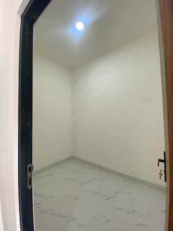 dijual rumah jalan meran cilodong depok