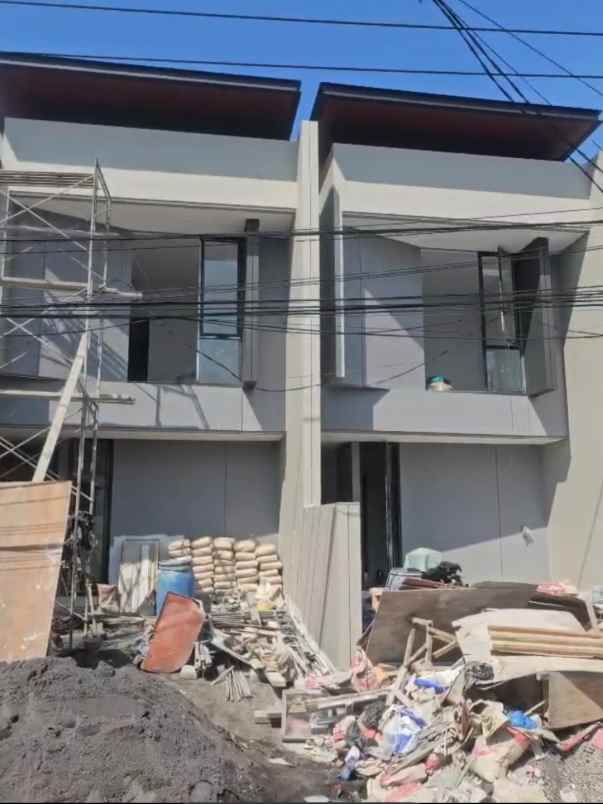 dijual rumah jalan mulyosari prima