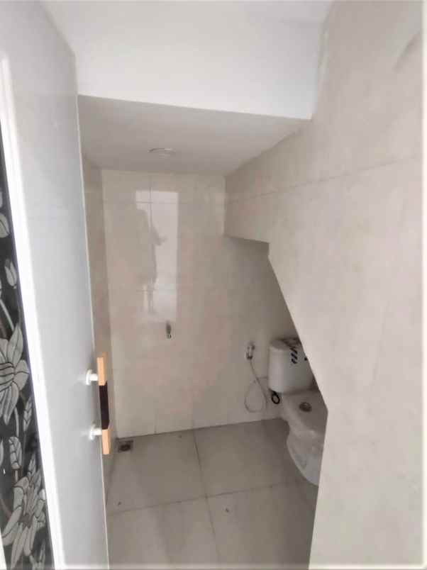 dijual rumah jalan mutiara gading city