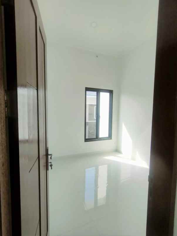dijual rumah jalan mutiara gading city
