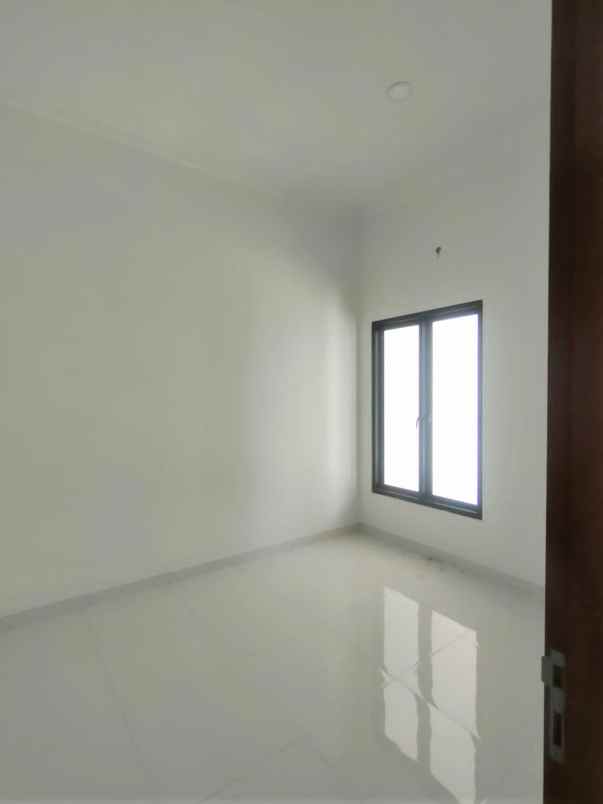 dijual rumah jalan mutiara gading city