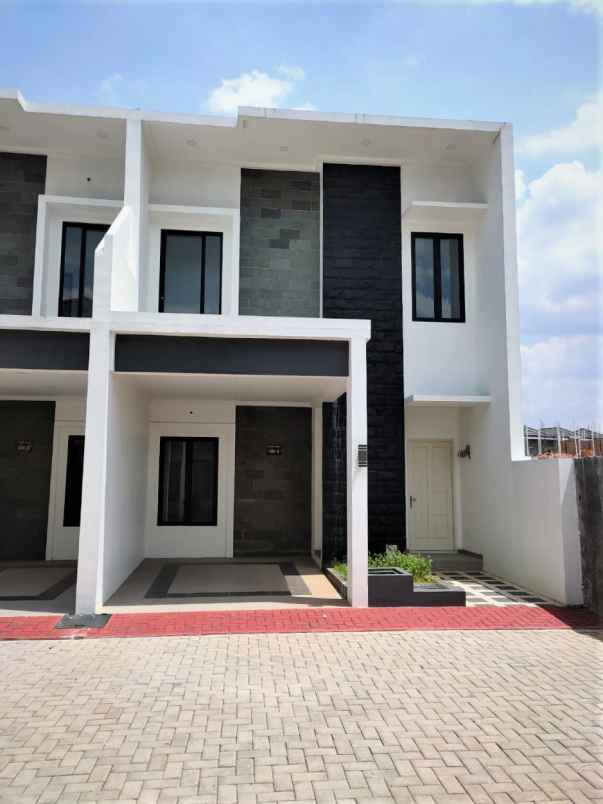 dijual rumah jalan mutiara gading city