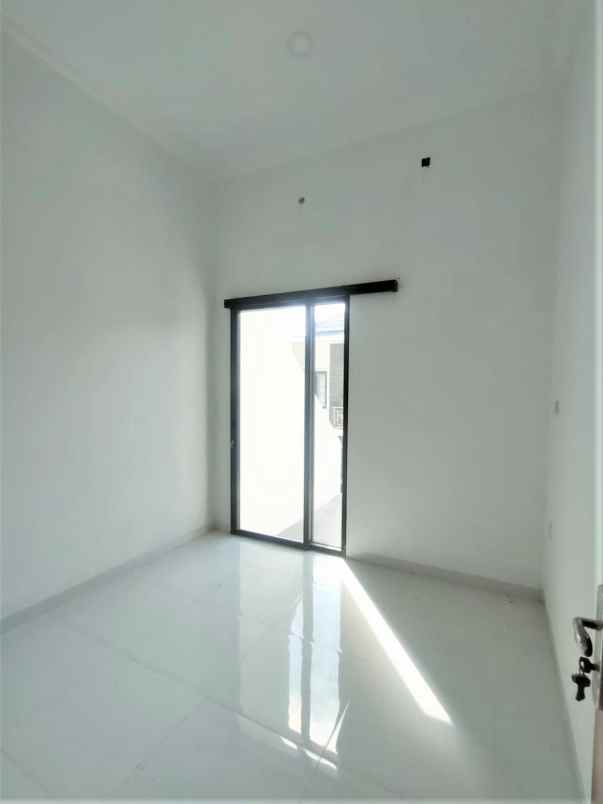 dijual rumah jalan mutiara gading city
