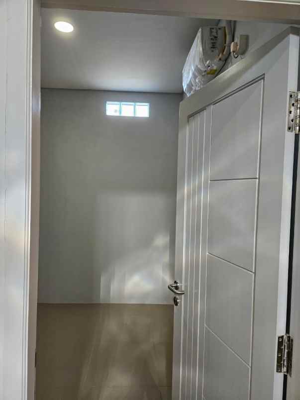 dijual rumah jalan north west park