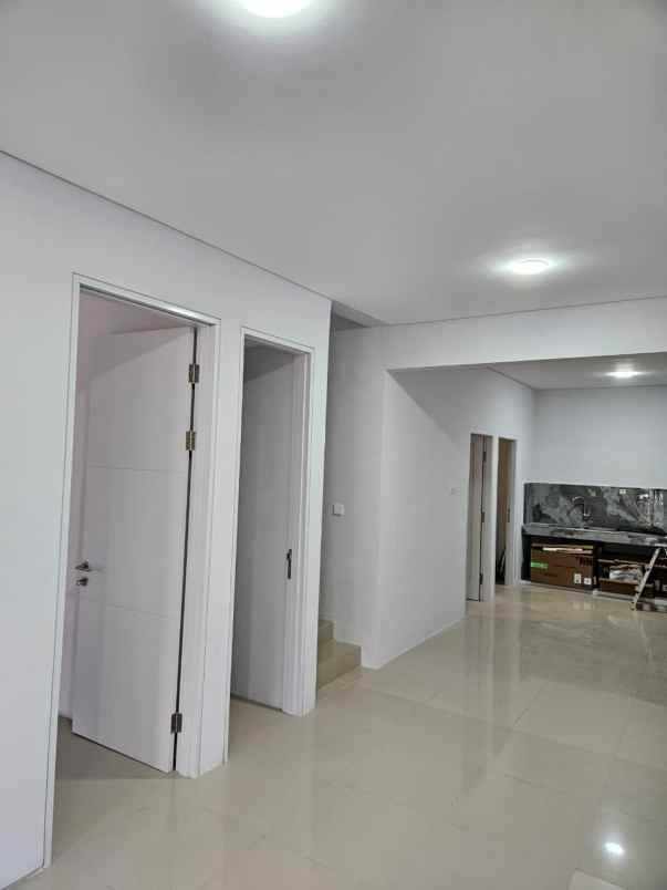 dijual rumah jalan north west park