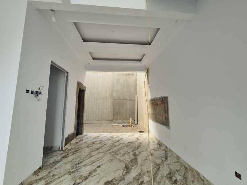 dijual rumah jalan raya cimanggis