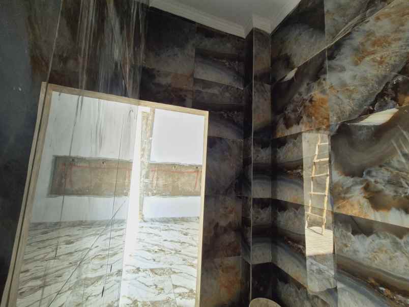 dijual rumah jalan raya cimanggis