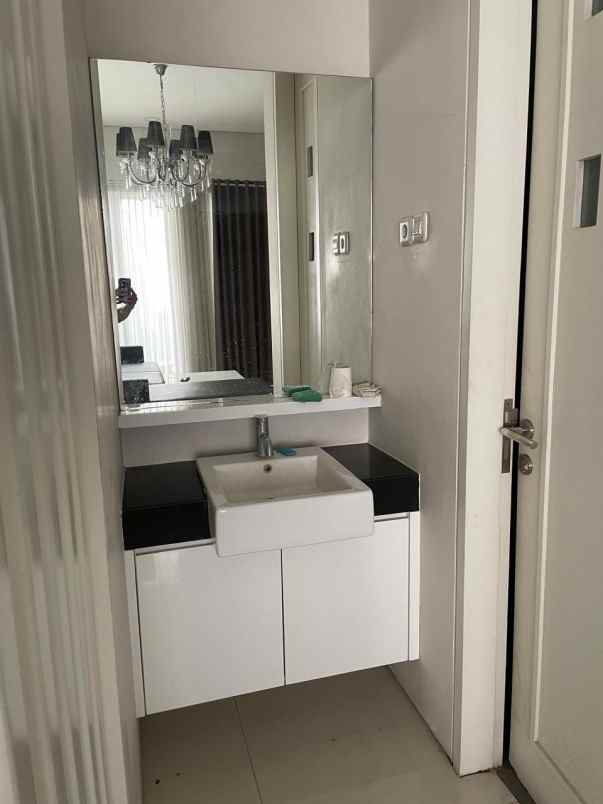 dijual rumah jalan royal residence