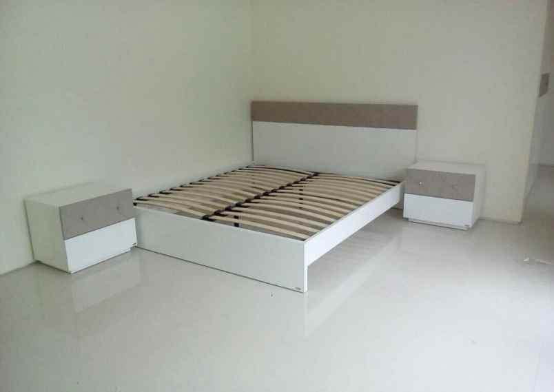 dijual rumah jalan royal residence