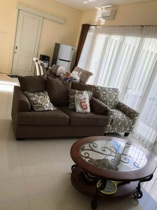 dijual rumah jalan royal residence