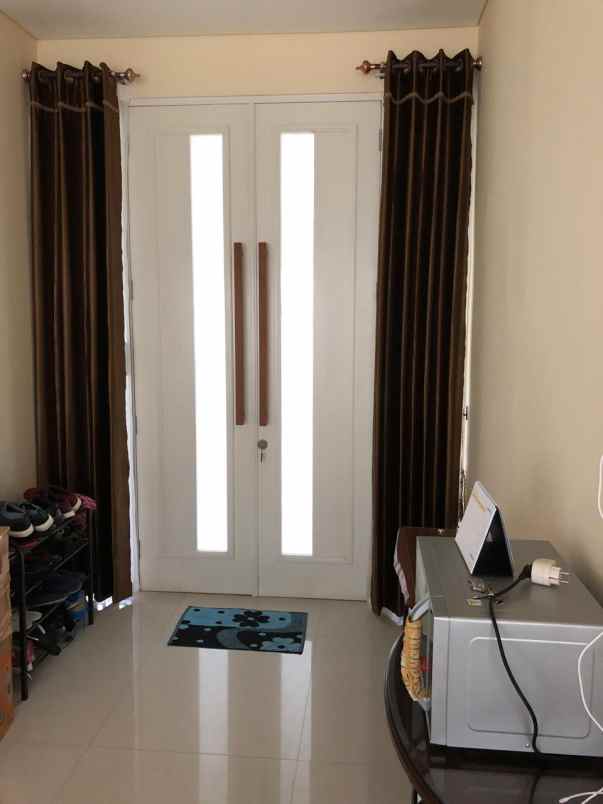 dijual rumah jalan royal residence