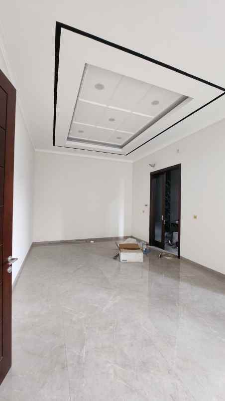 dijual rumah jalan south emerald mansion