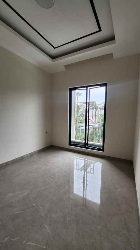 dijual rumah jalan south emerald mansion