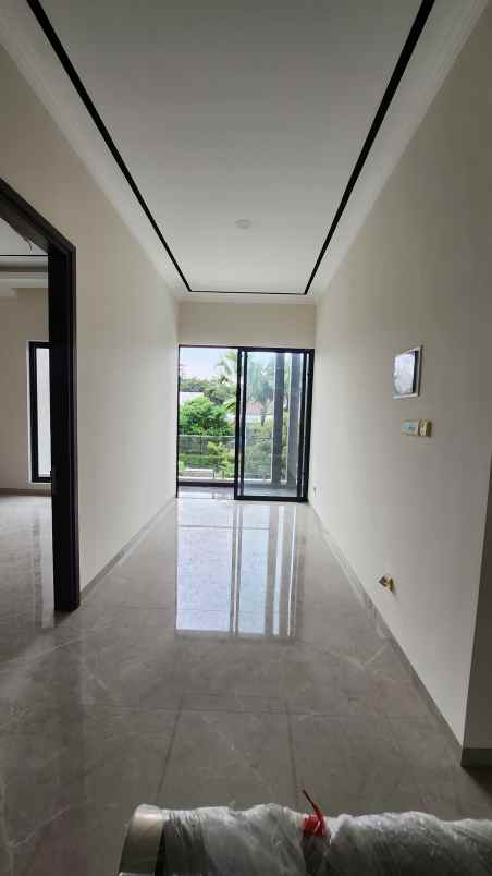 dijual rumah jalan south emerald mansion