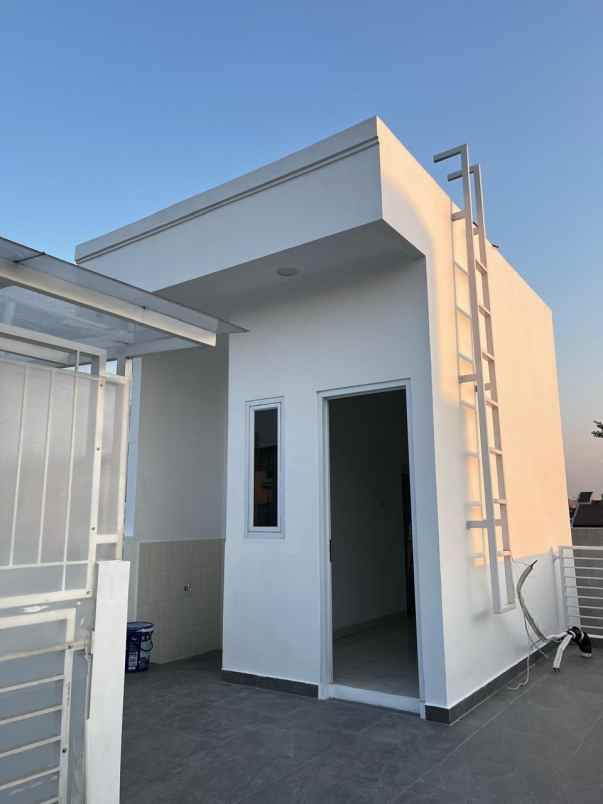 dijual rumah janur asri