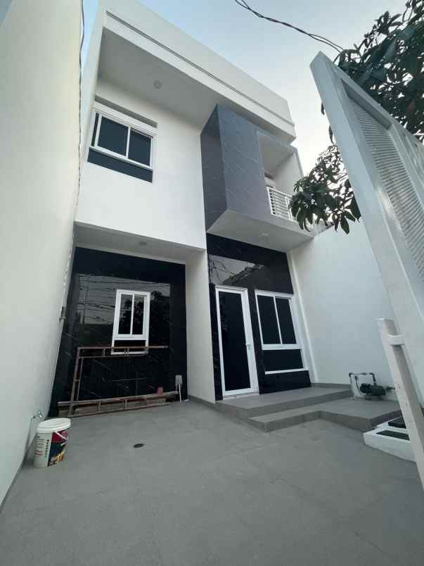 dijual rumah janur asri