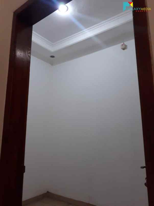 dijual rumah jati waringin pondok gede