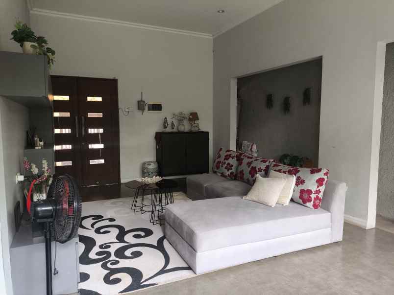 dijual rumah jaticempaka