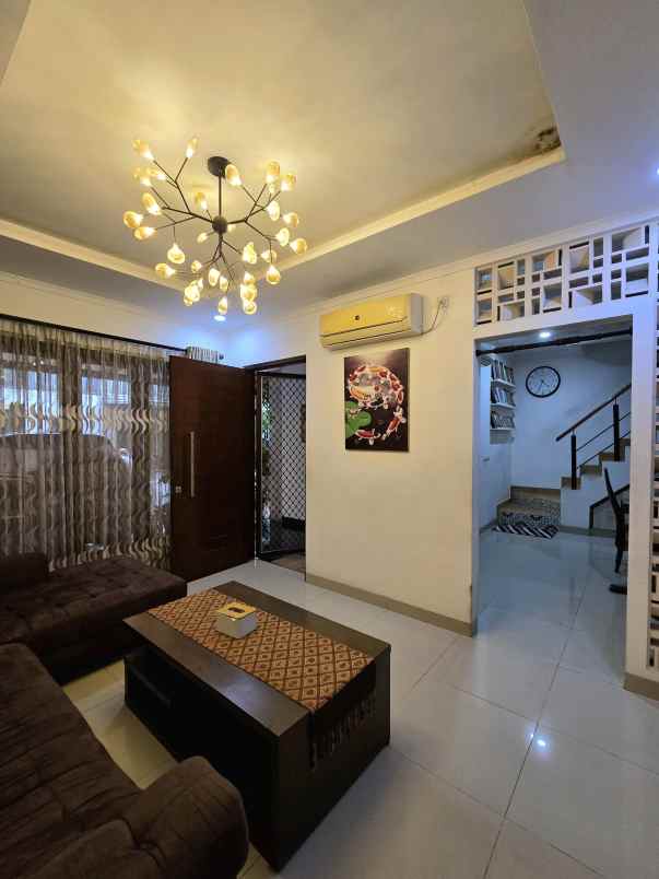 dijual rumah jatinegara jaktim