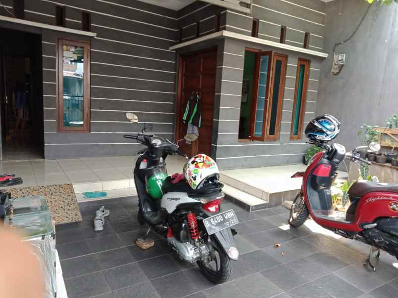 dijual rumah jl abadi pondok bambu