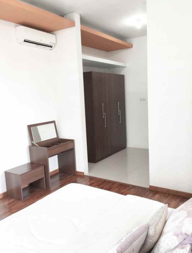 dijual rumah jl cigadung raya barat