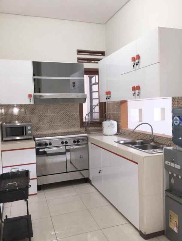 dijual rumah jl cigadung raya barat