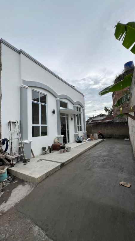 dijual rumah jl cisaranten arcamanik