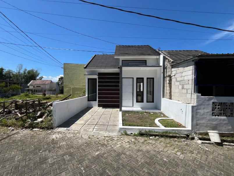 dijual rumah jl de royal nirwana