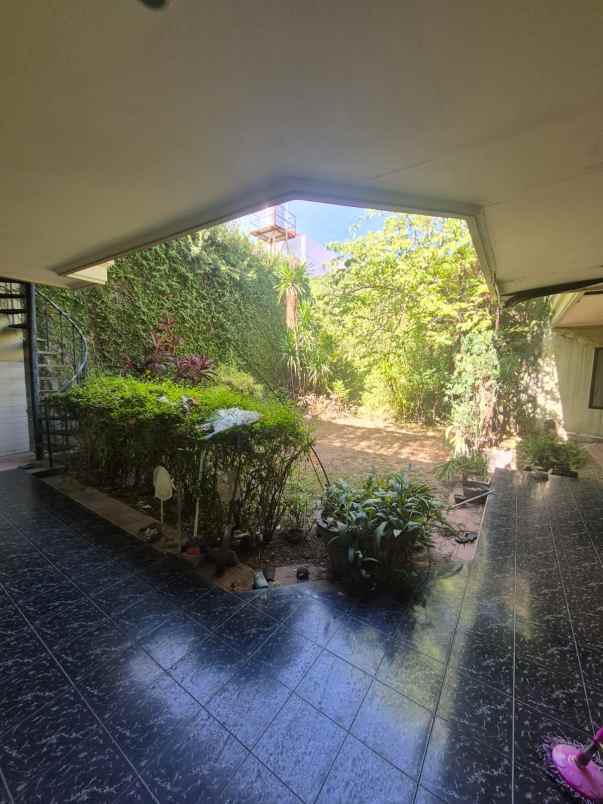 dijual rumah jl dharmahusada indah